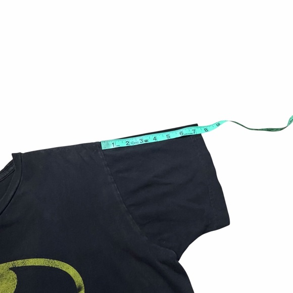 10/$25🦋 Batman Black & Yellow Distressed Logo Graphic Tee - Size Large - Picture 12 of 13